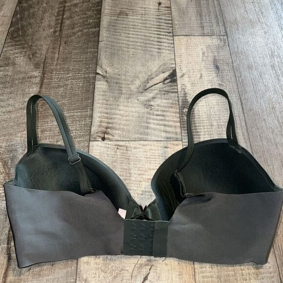 Victoria's Secret Black T-Shirt Bra with Molded Cups - Picture 5 of 11